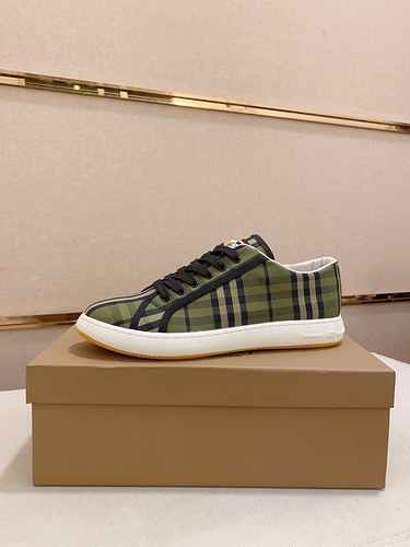 Scarpa Uomo Burberry Codice 0525B20 Taglia 3844