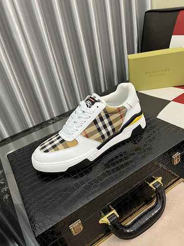 Scarpa Uomo Burberry Codice 0528B50 Taglia 3844