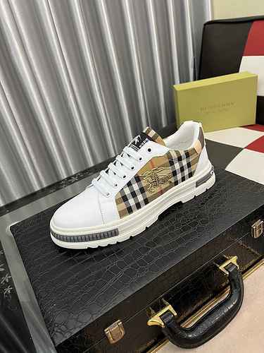 Scarpa Uomo Burberry Codice 0528B30 Taglia 3844