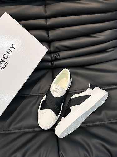 Givenchy Men's Shoe Code: 0520B40 Size: 38-44