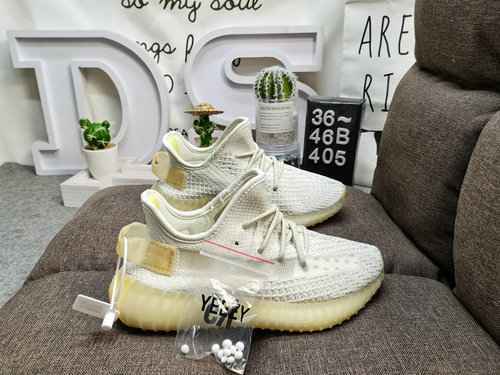 Serie esplosiva autentica a livello aziendale 405D Adidas Yeezy 350 Boost V2 ha debuttato ed esposto