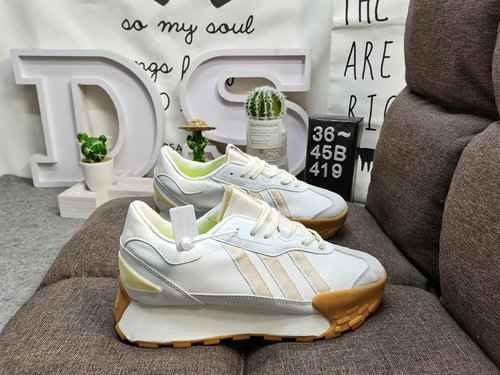 419D Retro Dominant Le scarpe Adidas neo futro mixr touch sono vendute in quantità limitate L'ispira