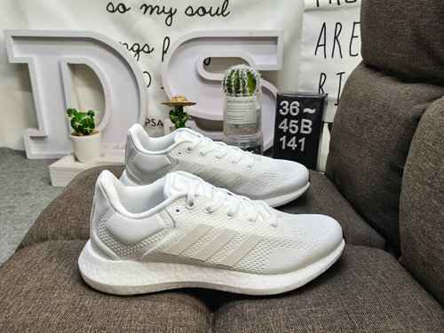 141D Intersuola ADIDAS Pureboost Series Ultra Soft Boost Una serie di scarpe da jogging che si rimba