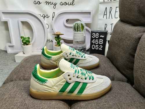 Il livello aziendale 052D adotta un concetto di design ecologico Adidas Clover Originals Samba Vegan