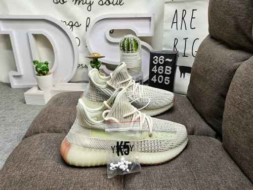 405D company level authentic explosive series Adidas Yeezy 350 Boost V2 debuted and exposed foreign 