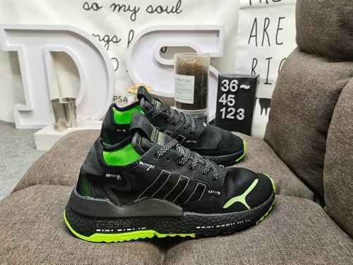 123DAdidas Nite Jogger 2019 Boost Bar Code Jackson Wang sostiene la tomaia traspirante in maglia del