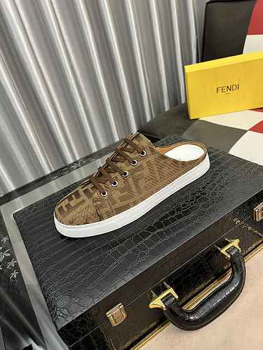 Scarpa Uomo Fendi Codice 0630B00 Taglia 3844