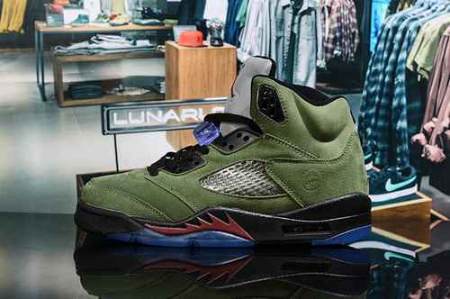 Scarpe Jordan 5 da uomo verde militare 4047