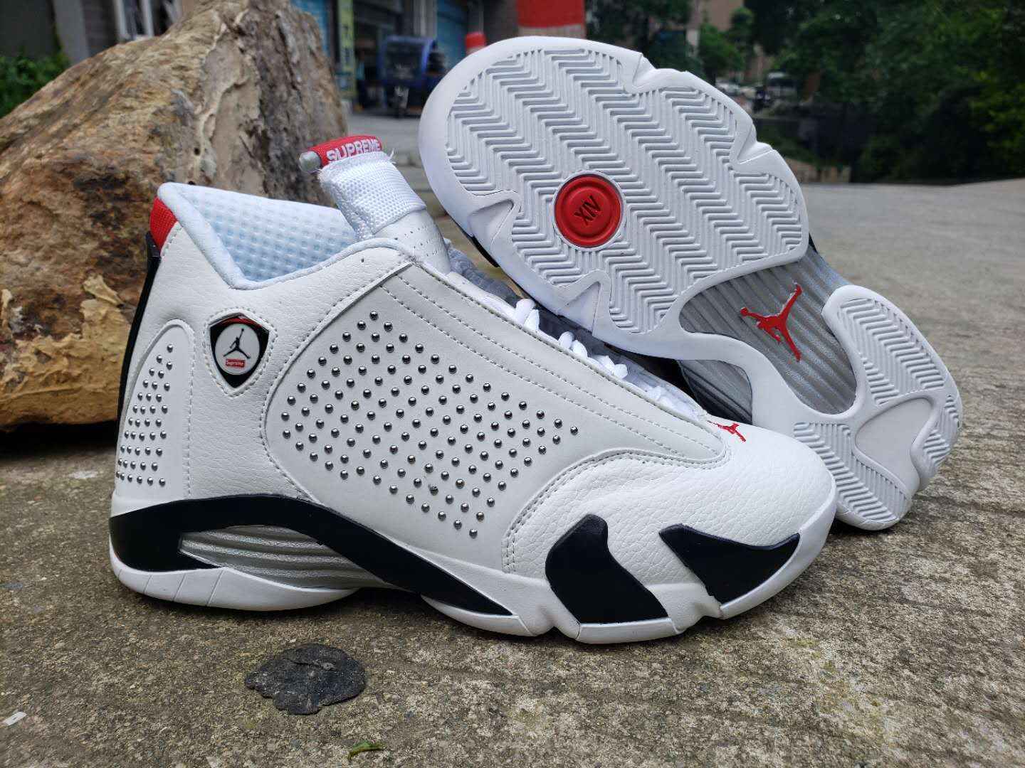 Supreme x Air Jordan 14 白钻石 (1).jpg