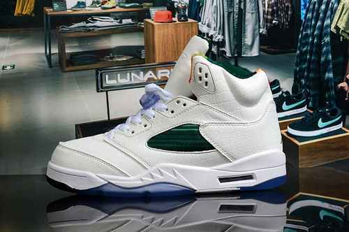 Scarpa da uomo Jordan 5 in edizione limitata di colore bianco 4047