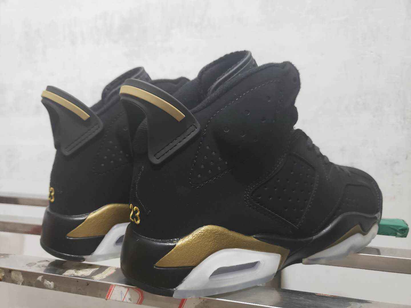 AJ6黑金2.jpg