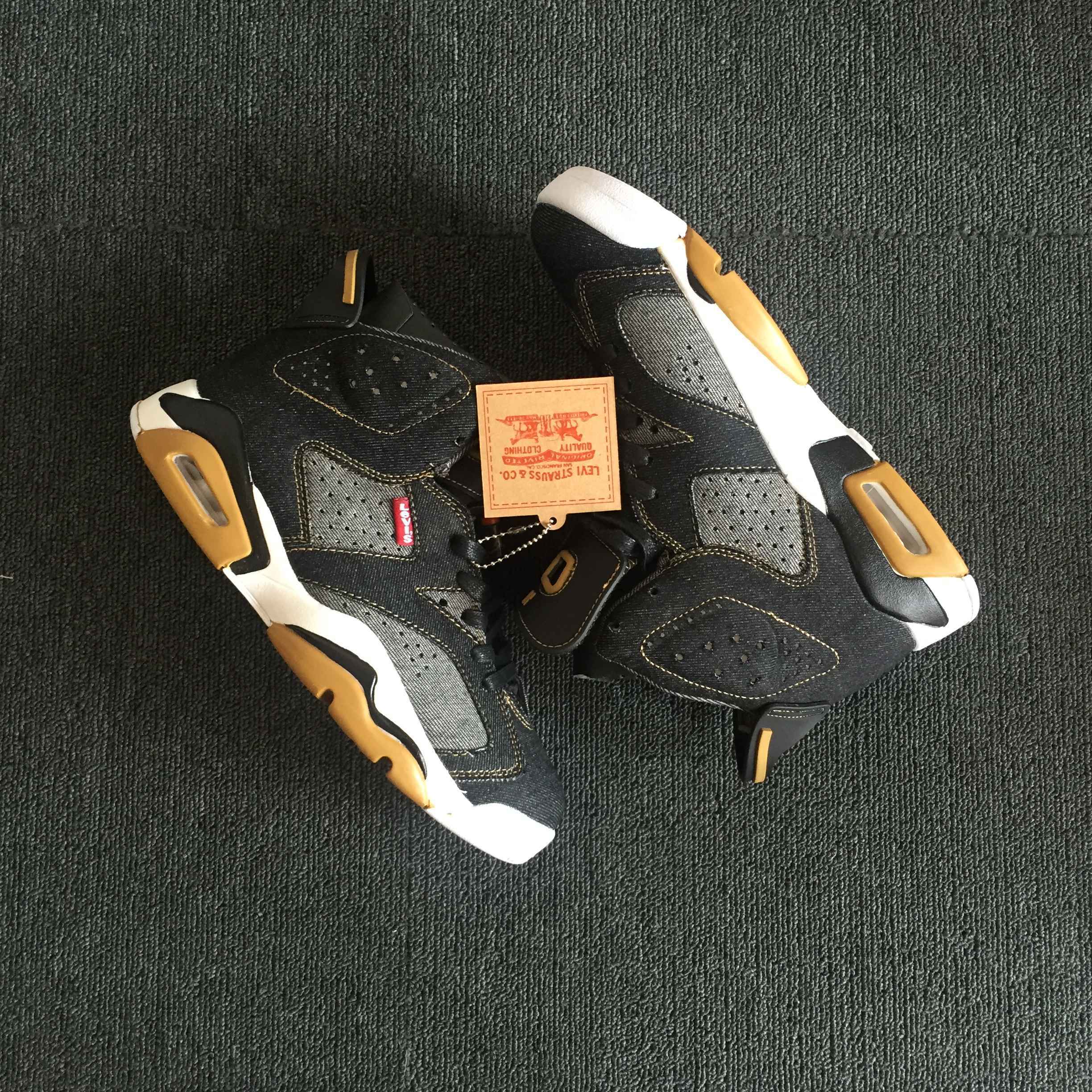 Levi’s x Air Jordan 6黑牛仔3.jpg