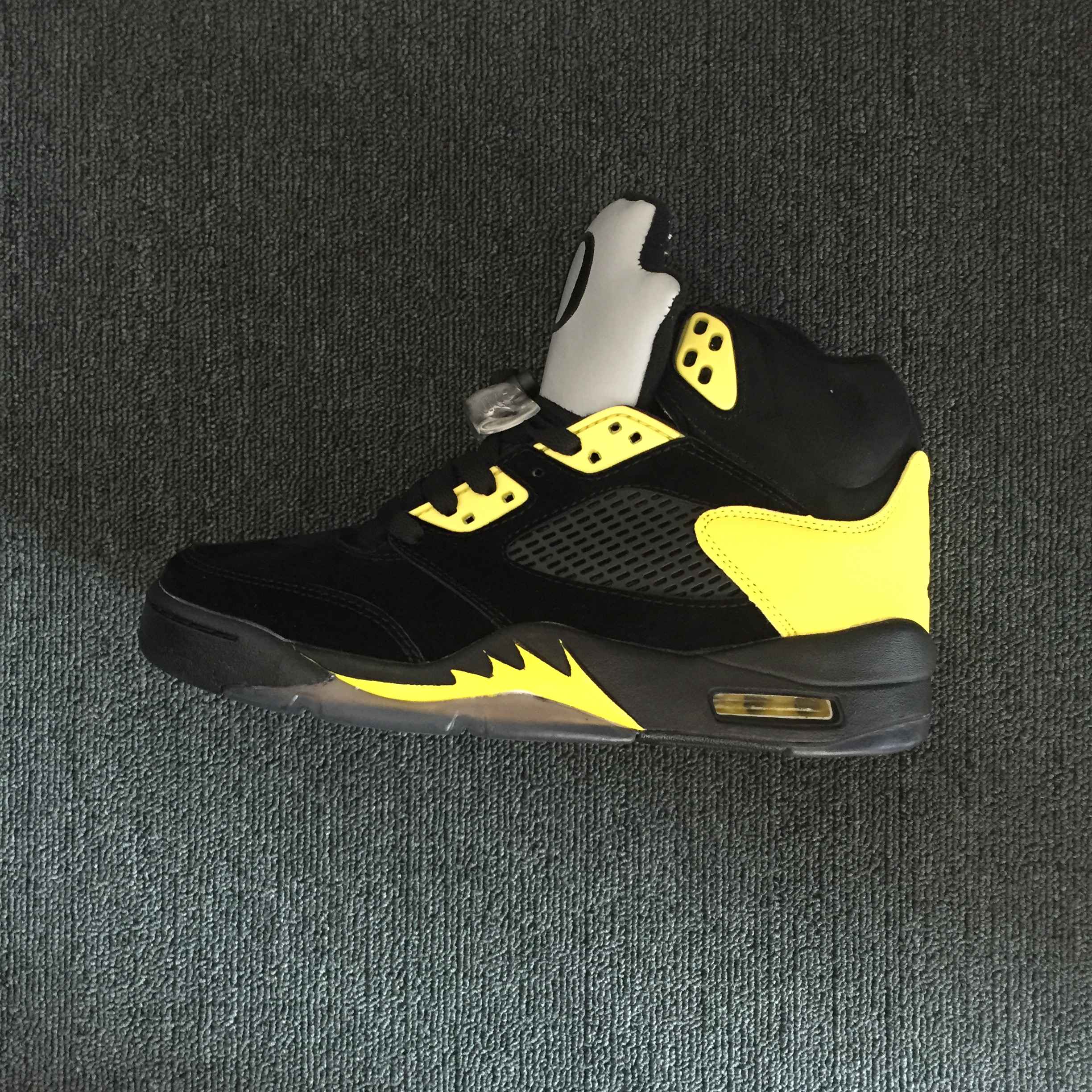 Air Jordan 5“Oregon”PE 1.jpg