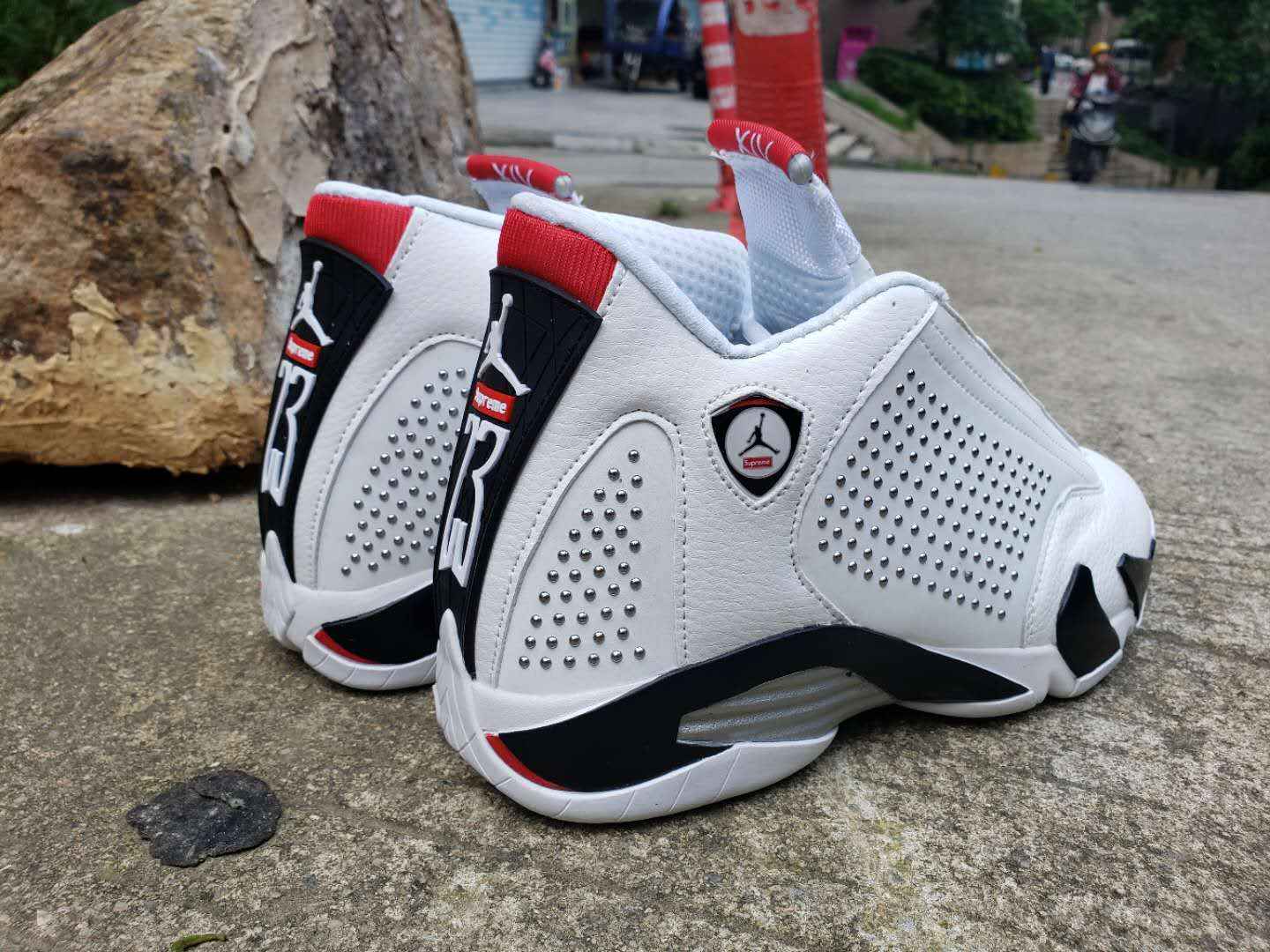 Supreme x Air Jordan 14 白钻石 (2).jpg