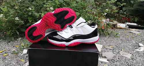 Jordan 11 Taglio basso Bianco Nero Rosso 3647