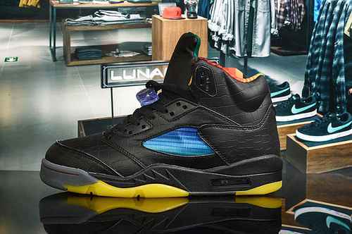 Scarpa da uomo Jordan 5 in edizione limitata di colore nero 4047