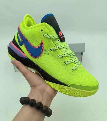 Album fotografico aziendale Nike LeBron NXXT Gen WeChat. Scatto reale