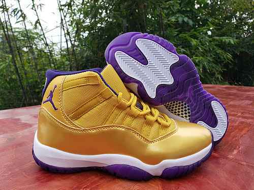 Jordan 11 Kobe Edizione Commemorativa Bianco Viola Oro 4047