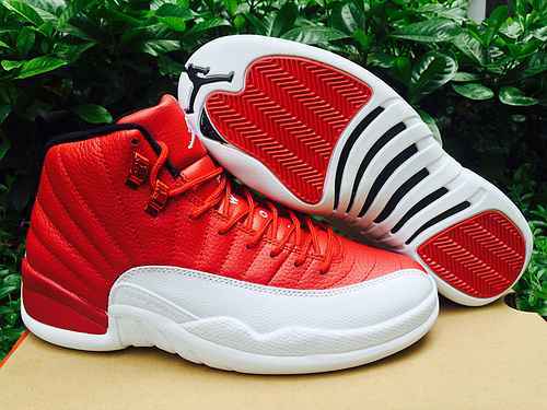 Air Jordan 12 Gym Red True Carbon 41475 disponibile in mezza misura