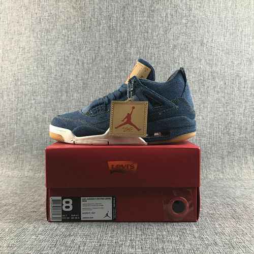 Il primo articolo Levis x Air Jordan 4 di Capodanno, numero AO2571401, spedito con il numero 713