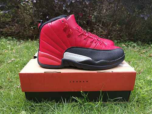 Jordan 12 nuova combinazione di colori 4047