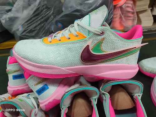 2233 Scarpe da basket pratiche James 20th Generation Rosa Menta 3645