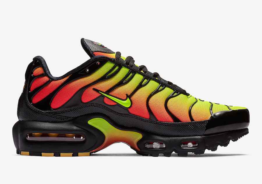 Nike-Air-Max-Plus-Tour-Yellow-Orange-AQ9979-001-Side.jpg