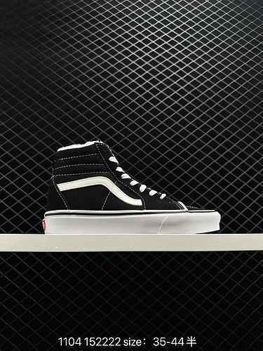 Vans Sk8Hi Classic in bianco e nero in stile peluche per il calore invernale fodera alta in peluche 