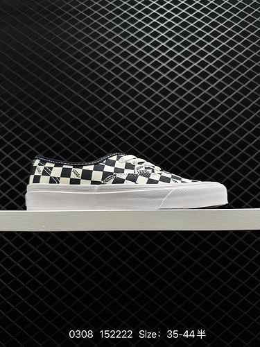 As one of the most classic elements of Vans, checkerboard is the main design feature, and almost eve