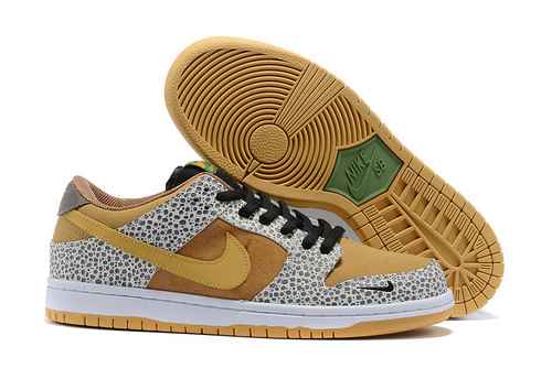 Nike SB Dunk Low Safari CD2563002 3645 con mezza misura