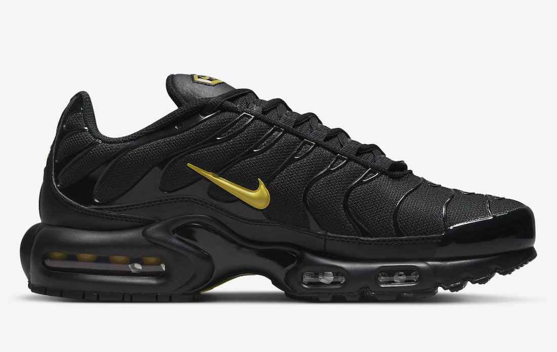 Nike-Air-Max-Plus-Triple-Black-DX2652-001-Release-Date-2.jpeg