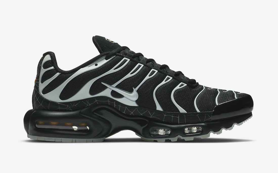 Nike-Air-Max-Plus-Halloween-Spider-Web-DD4004-001-Release-Date-2.jpg