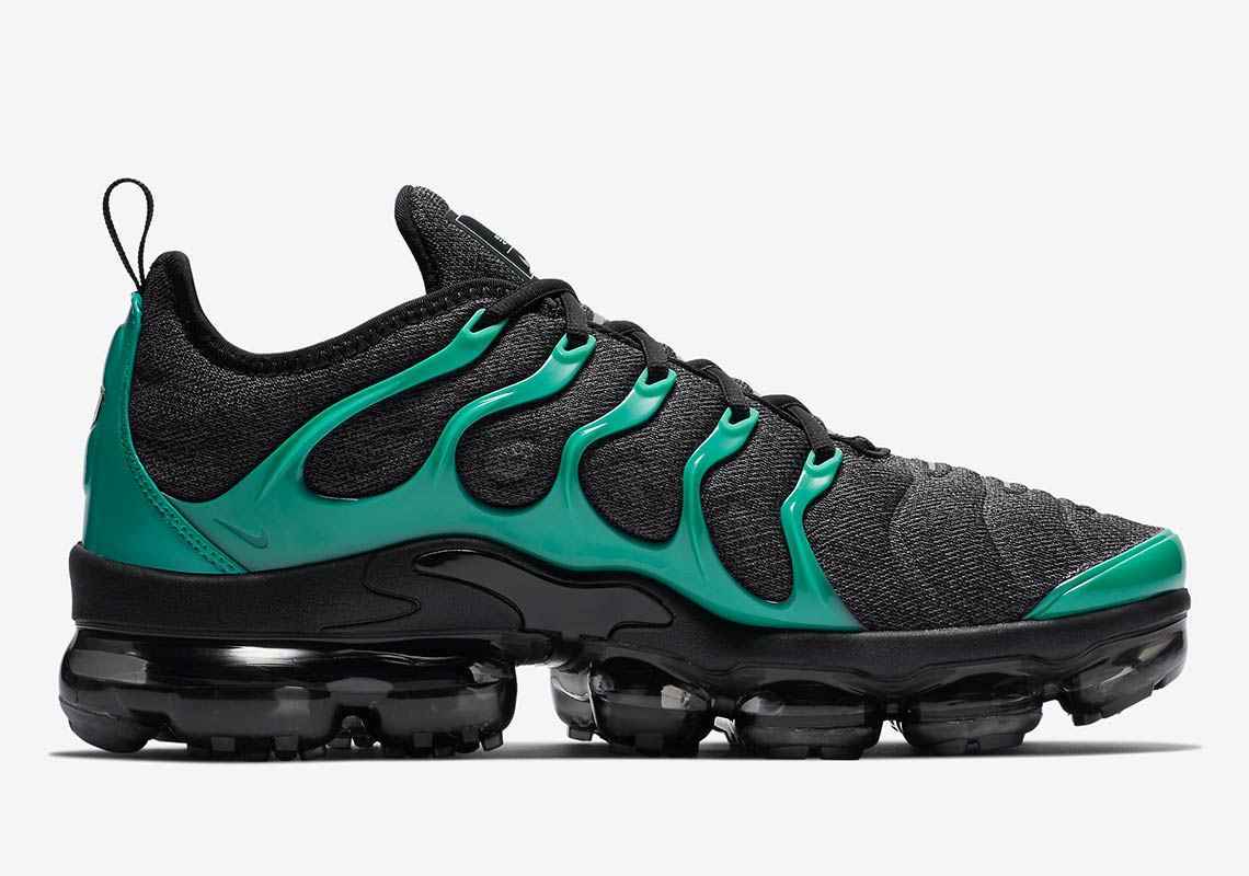 nike-vapormax-plus-eagles-924453-013-2.jpg