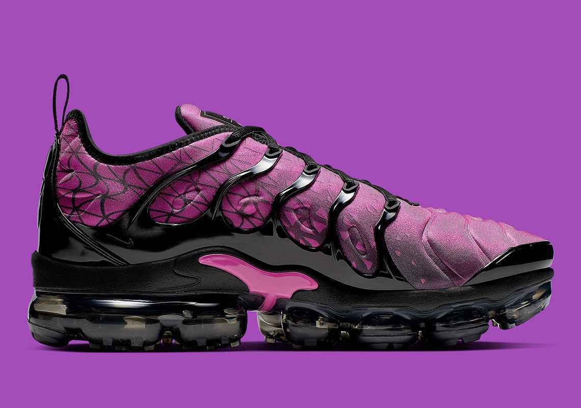 nike-vapormax-plus-924453_603-4.jpg