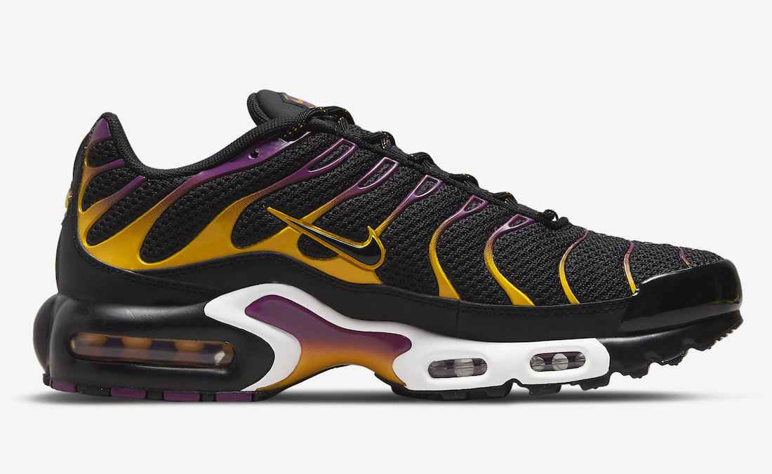 Nike-Air-Max-Plus-DX2663-001-Release-Date-2.jpeg