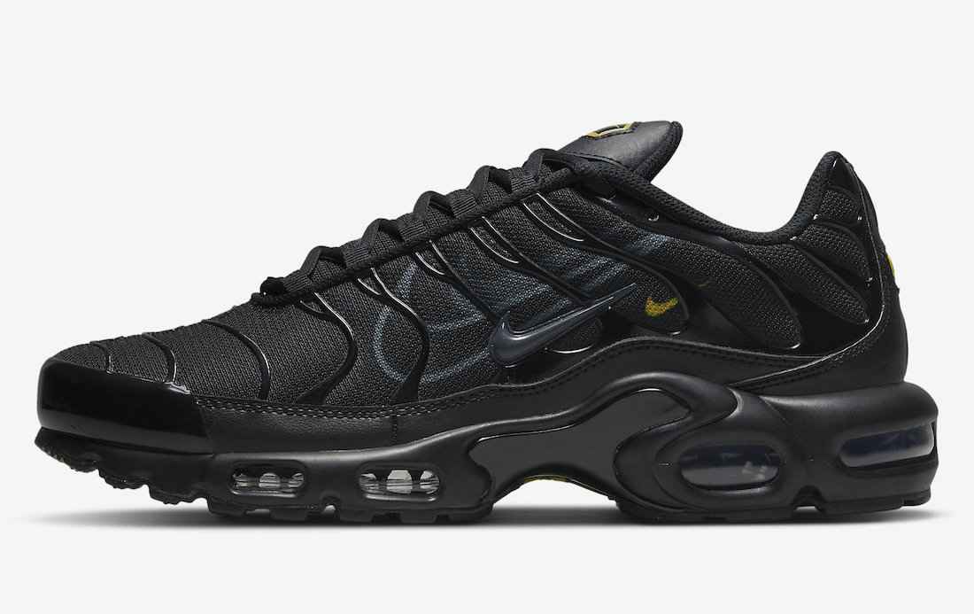 Nike-Air-Max-Plus-Triple-Black-DX2652-001-Release-Date.jpeg