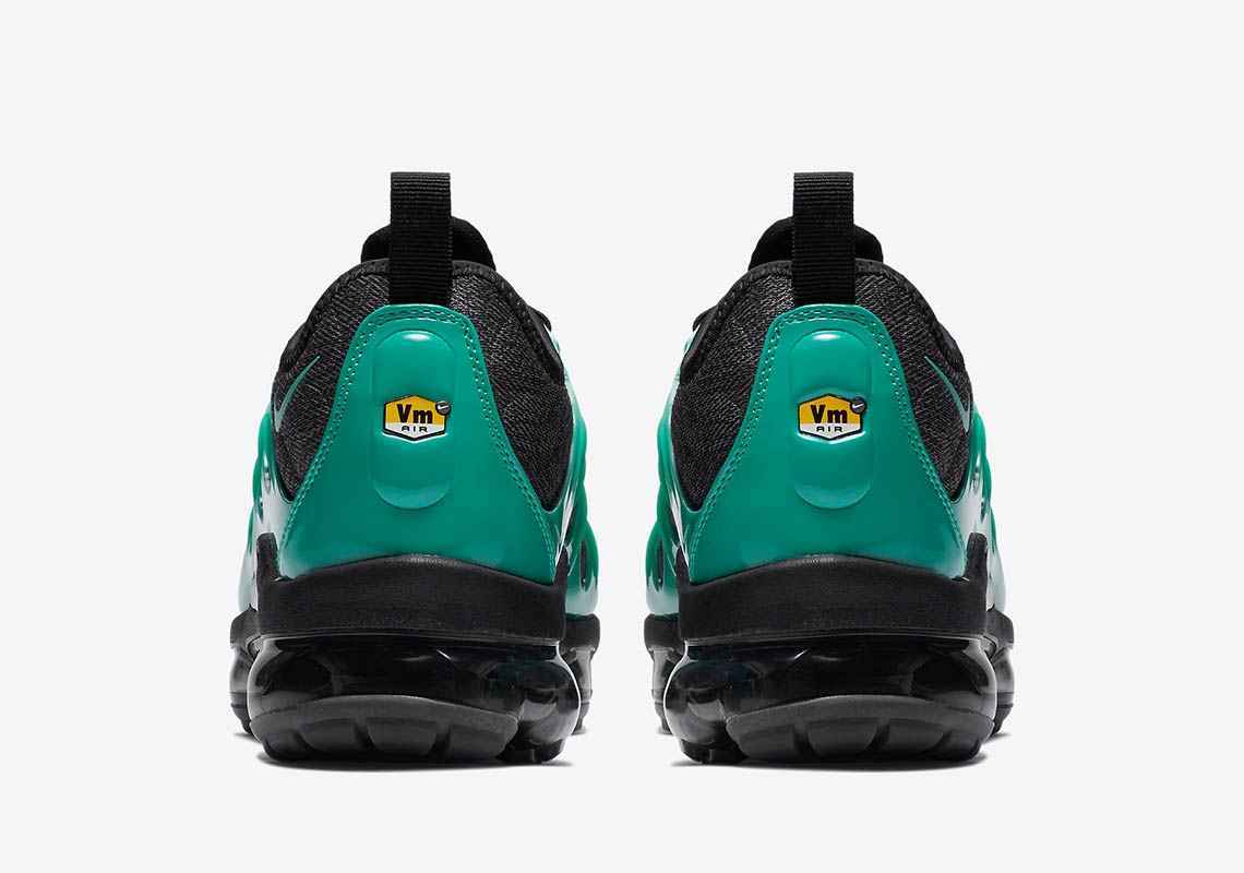 nike-vapormax-plus-eagles-924453-013-4.jpg