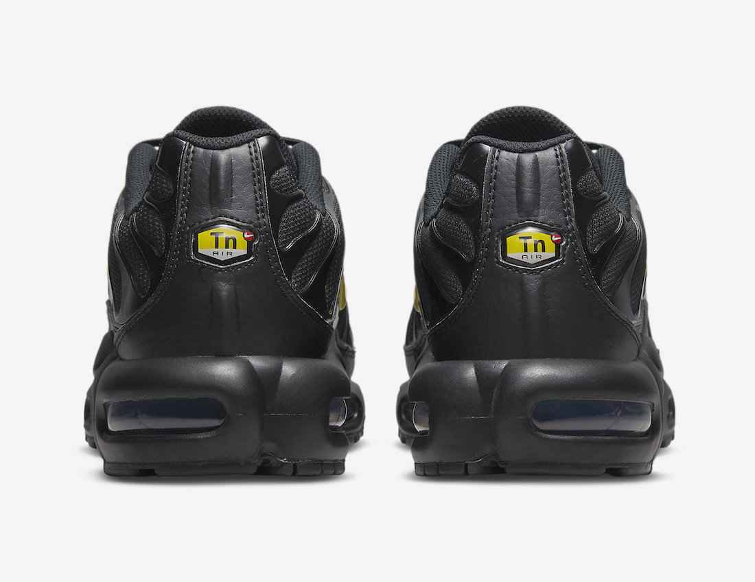 Nike-Air-Max-Plus-Triple-Black-DX2652-001-Release-Date-5.jpeg