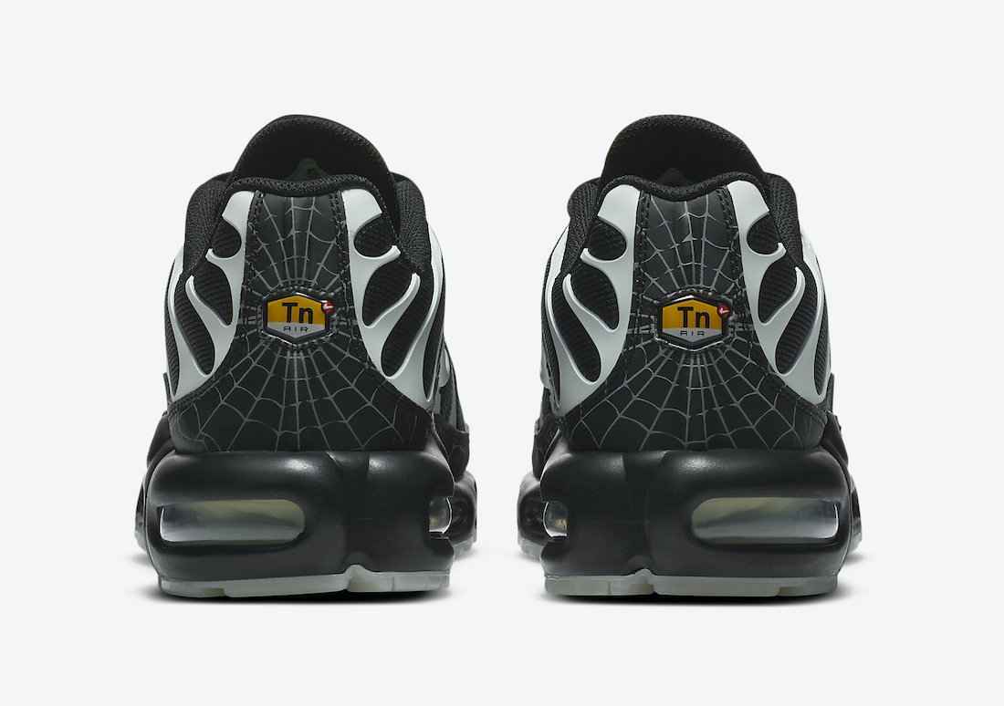 Nike-Air-Max-Plus-Halloween-Spider-Web-DD4004-001-Release-Date-5.jpg