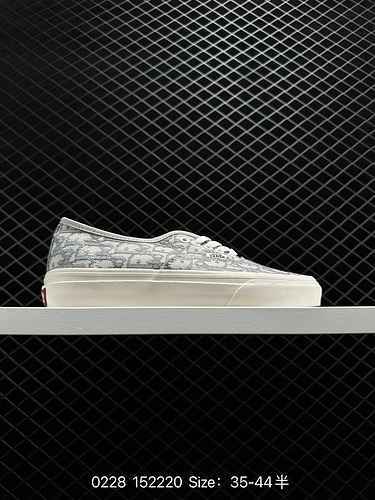Vans X Dior teamed up to report on advanced gray ‼️  Vans Aut Dior's exclusive heavyweight release, 