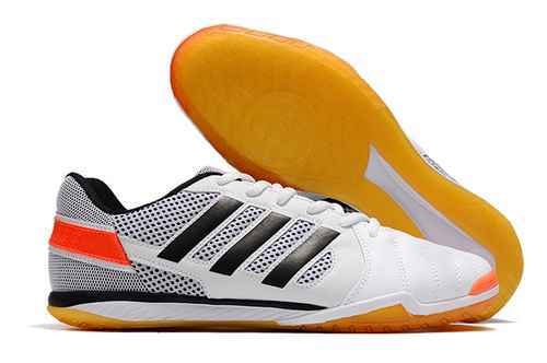 Arriva la scarpa da calcio Adidas Top Sala Indoor MD Flat ereditata