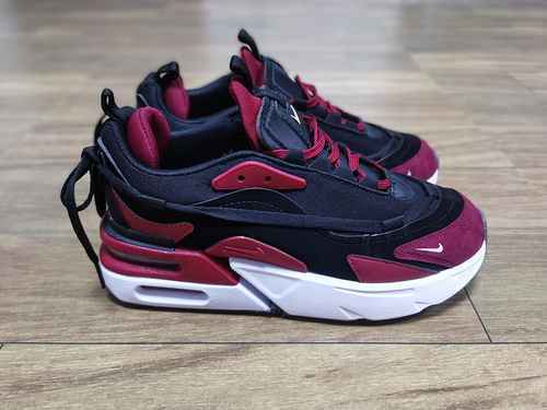 Nike Air Max Furyosa 3645 con mezza misura