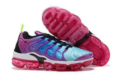 Nike Air Vapormax Plus 3647 è disponibile in metà taglia