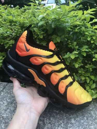 Scarpa da corsa con cuscino d'aria grande Nike Air Vapormax Plus TN 4045