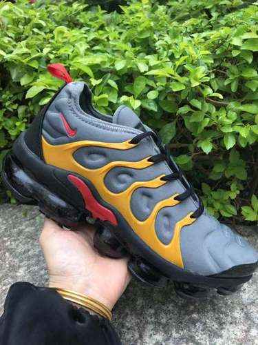 Scarpa da corsa con cuscino d'aria grande Nike Air Vapormax Plus TN 4045