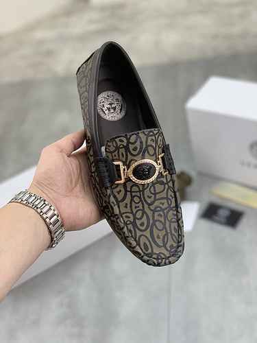 Scarpa da uomo Versace Codice 0521B10 Taglia 3844 45 personalizzata senza reso o cambio