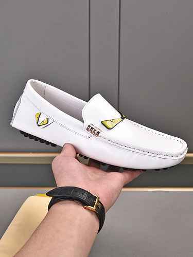 Codice scarpa uomo Fendi 0704B20 Taglia 3844 45 46 47 Personalizzata senza reso o cambio