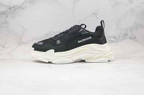 E00 | Support to store the original Balenciaga Triple S in black and white of Balenciaga, the origin