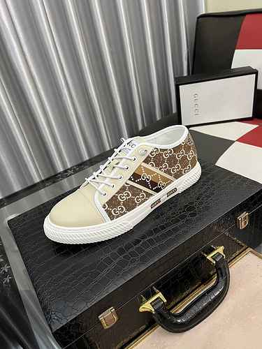 GUCCI Men's Shoe Code: 0528B30 Size: 38-44