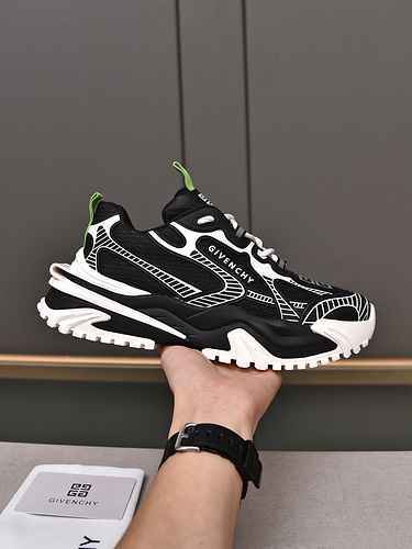 Scarpa Uomo Givenchy Codice 0704C10 Taglia 3844 45 realizzata su misura